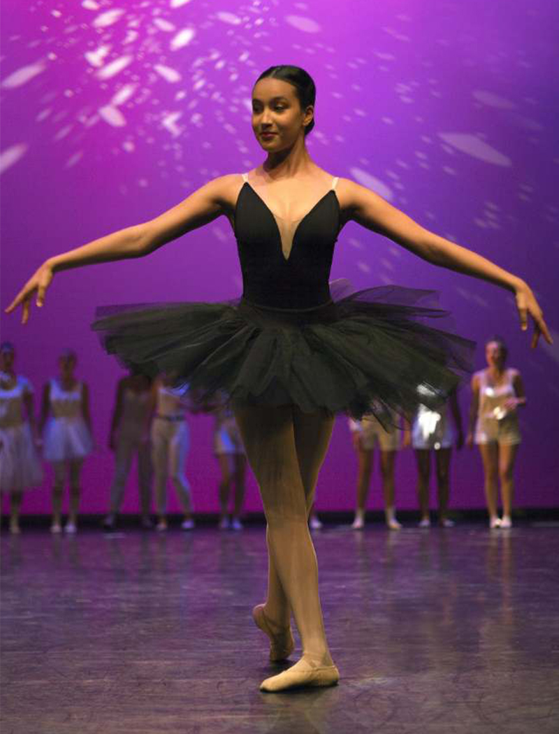 Ilyana Bouamari, élève de l'Académie de Danse de Neuville sur Saône